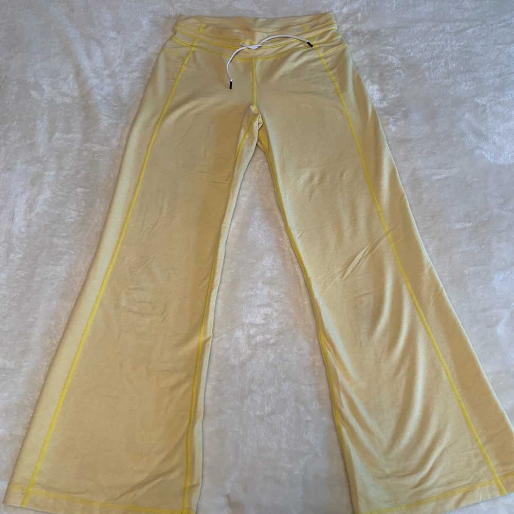 Yellow Lululemon yoga pants size 4
